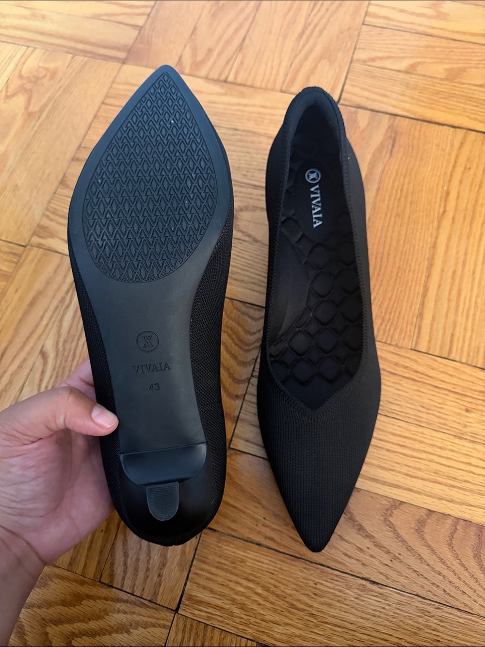 Viviana Anna Black Pointed Toe Kitten Heel Pumps - Picture 8 of 9